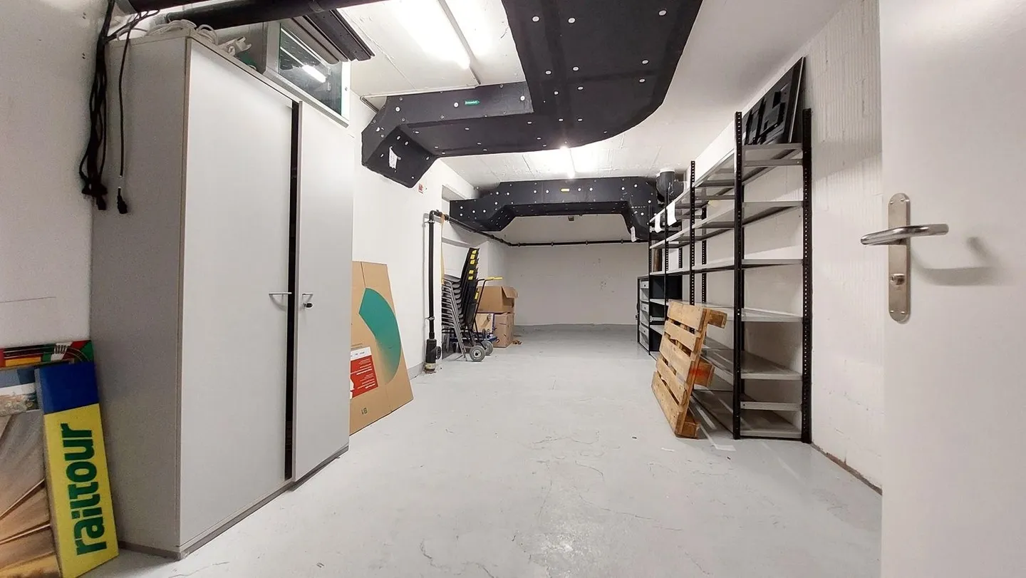 Storage rooms between 11-111 m² in the 3rd basement - Photo 6 of 7