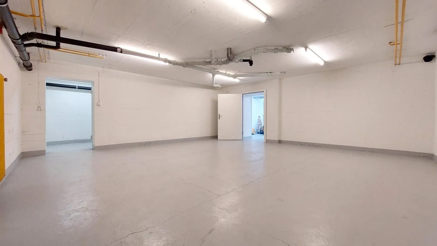 Storage rooms between 11-111 m² in the 3rd basement - Photo 1 of 7