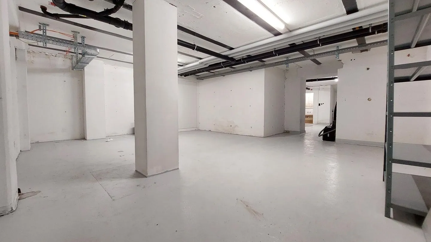 Storage rooms between 11-111 m² in the 3rd basement - Photo 4 of 7