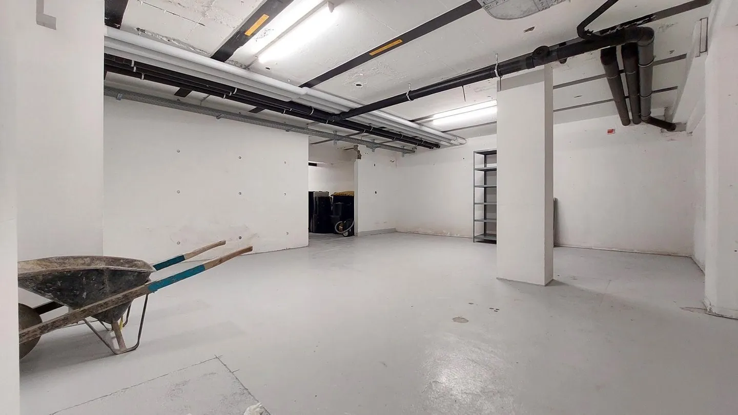Storage rooms between 11-111 m² in the 3rd basement - Photo 5 of 7
