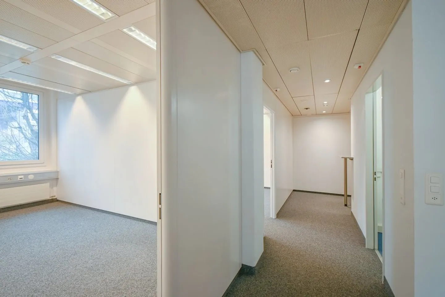 130 m2 - 1,100 m2 - Office Space in the Täfern Industrial Area - Photo 5 of 8