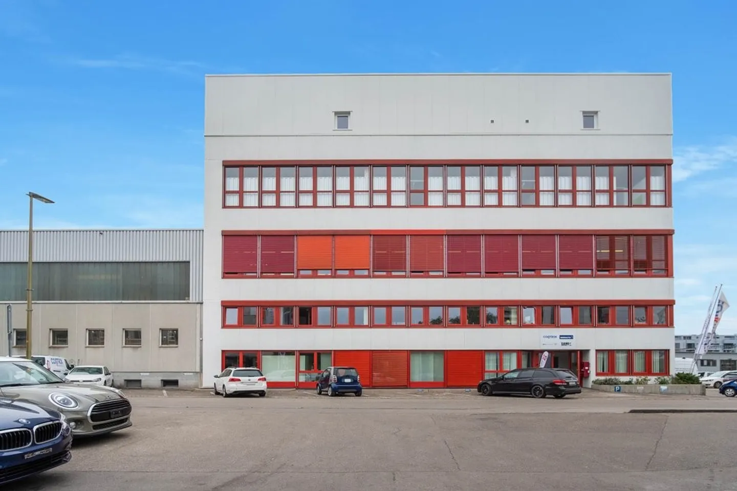 Geräumiger Lagerraum verfügbar - Foto 2 von 3