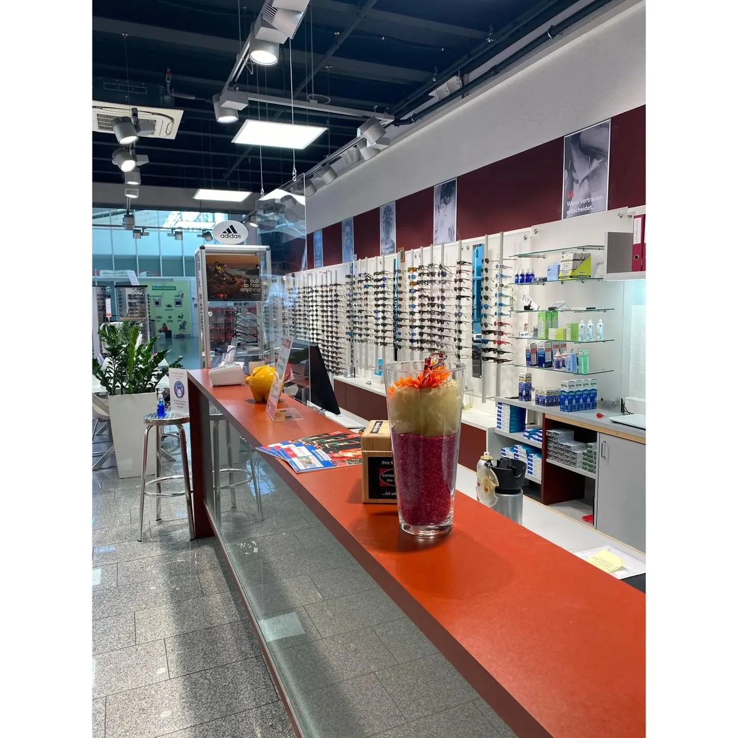 Prime Retail Space in Bülach - Photo 2 of 12