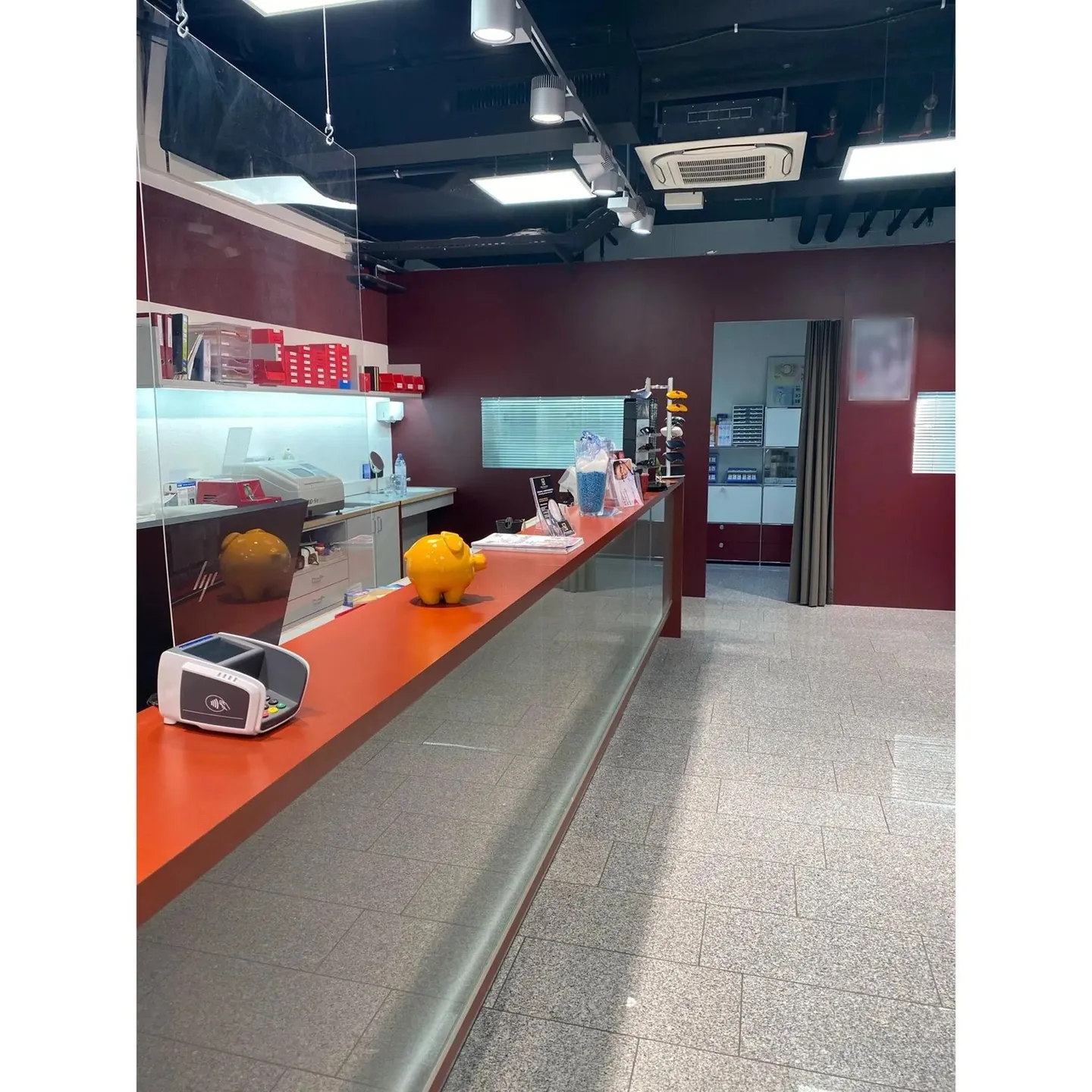 Prime Retail Space in Bülach - Photo 8 of 12