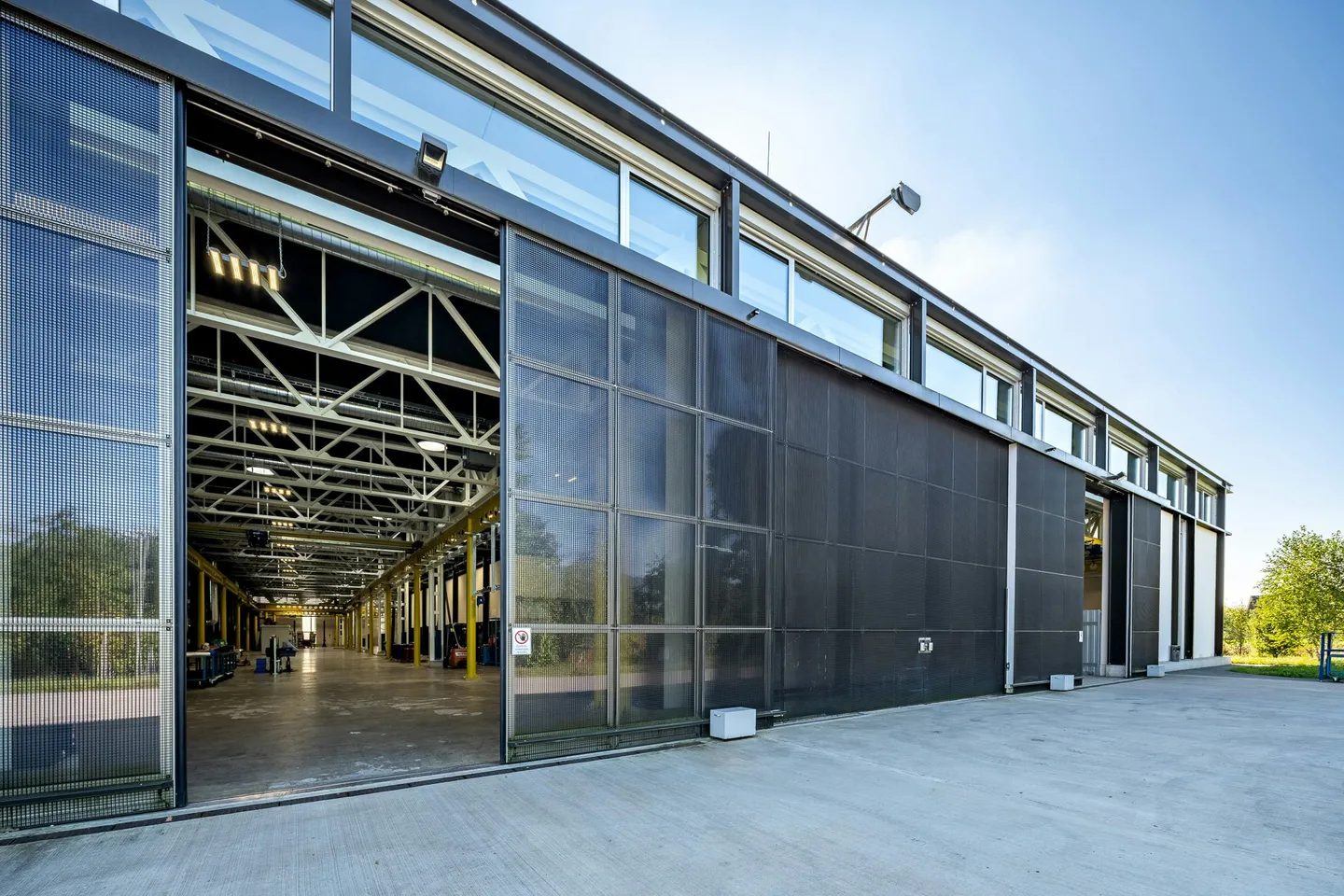 Moderna e alta hall di 5.000 m² con uffici e laboratori integrati all'incrocio A1/A2 - divisibile - Foto 4 di 13