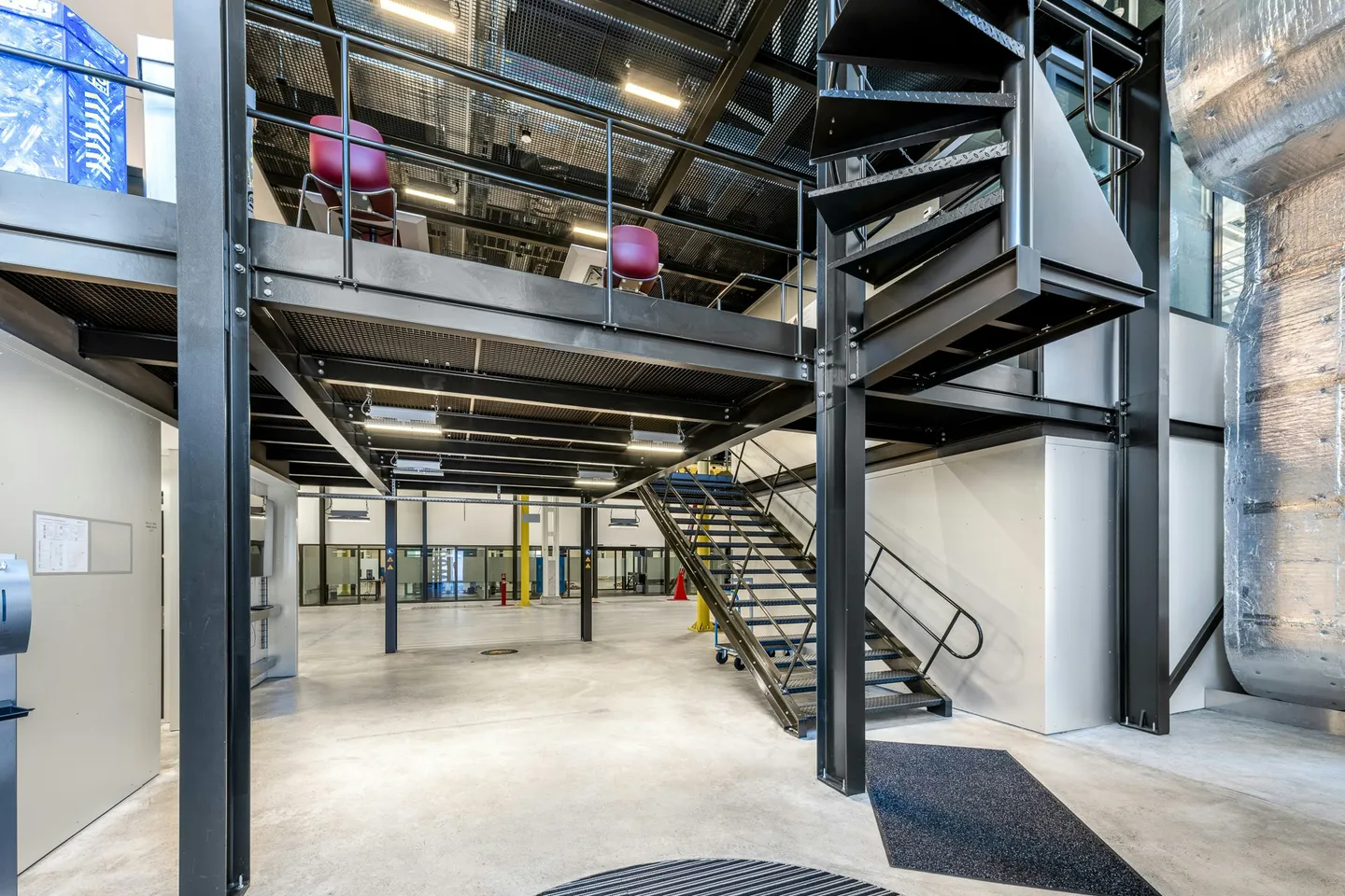 Moderna e alta hall di 5.000 m² con uffici e laboratori integrati all'incrocio A1/A2 - divisibile - Foto 6 di 13