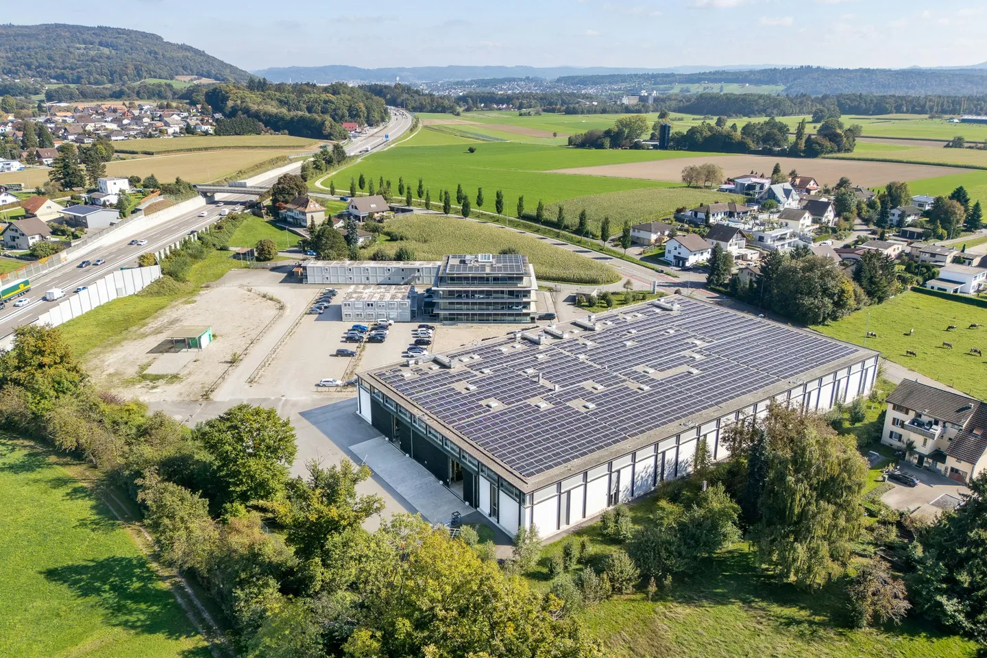 Moderna e alta hall di 5.000 m² con uffici e laboratori integrati all'incrocio A1/A2 - divisibile - Foto 3 di 13