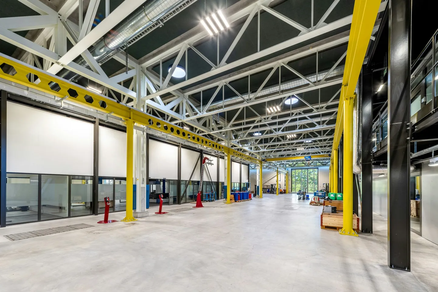 Moderna e alta hall di 5.000 m² con uffici e laboratori integrati all'incrocio A1/A2 - divisibile - Foto 7 di 13