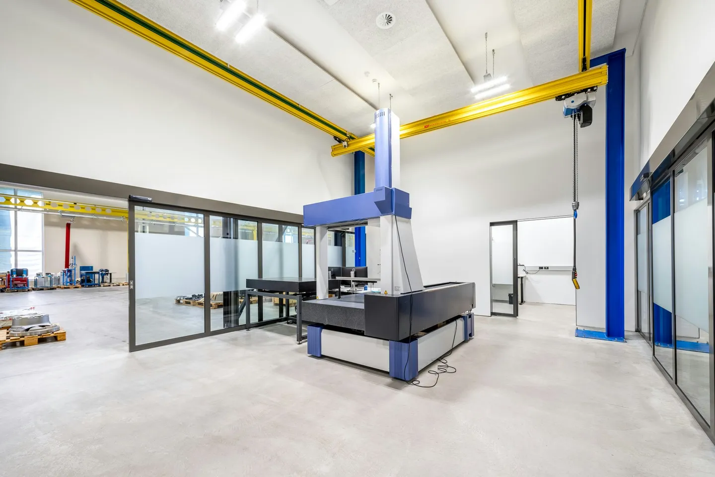 Moderna e alta hall di 5.000 m² con uffici e laboratori integrati all'incrocio A1/A2 - divisibile - Foto 12 di 13