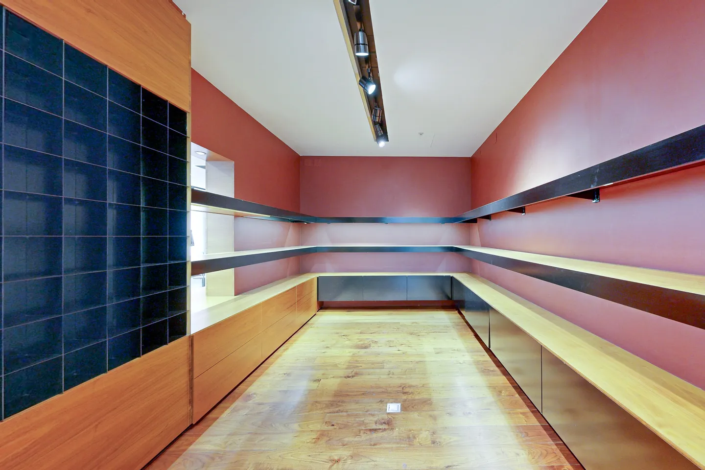 Arcade for rent in the hyper-center of Lausanne, Rue de Bourg - Photo 5 of 8