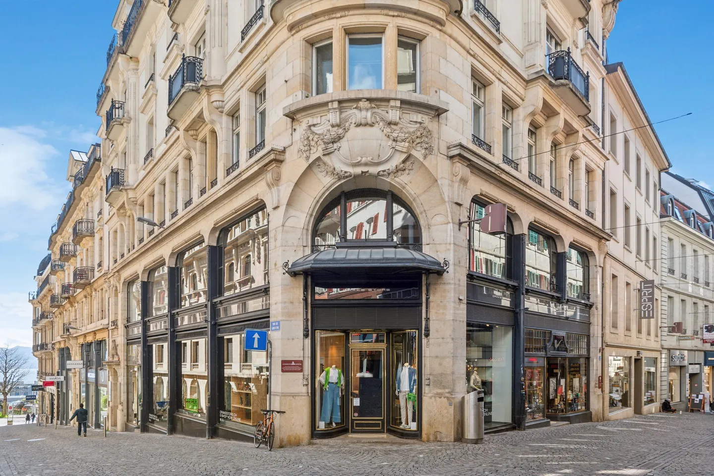 Arcade for rent in the hyper-center of Lausanne, Rue de Bourg - Photo 1 of 8