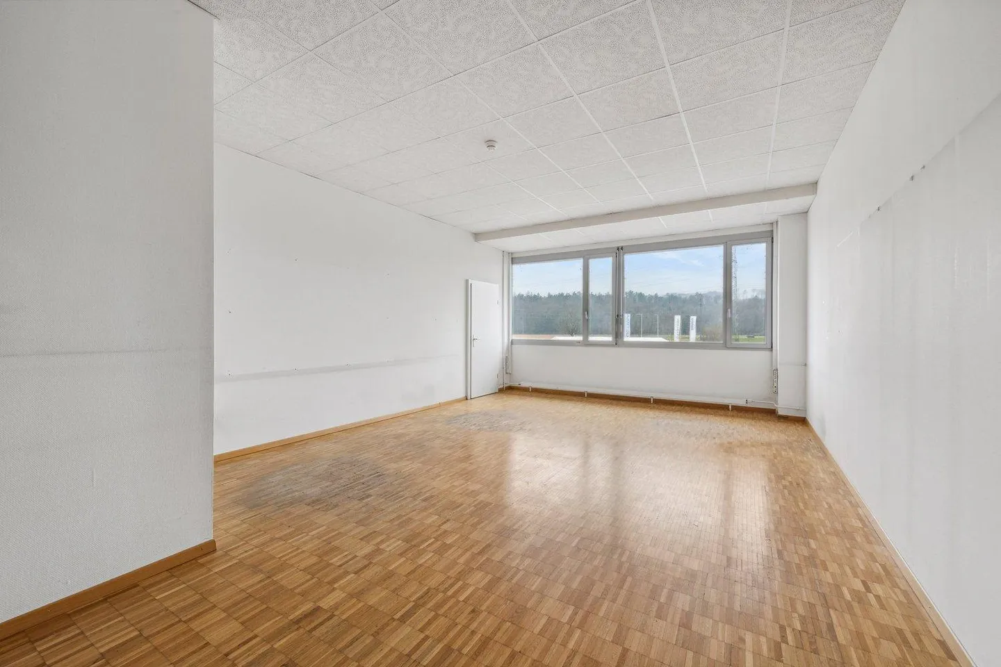 Attractive office spaces 20-494m² with a view for rent - Photo 2 of 7