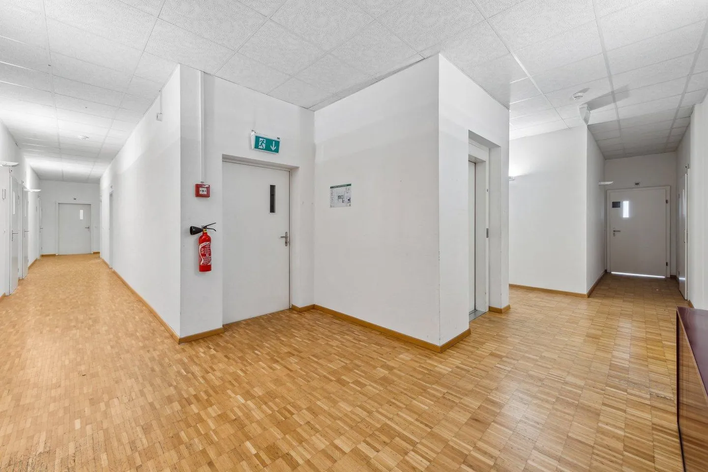 Attractive office spaces 20-494m² with a view for rent - Photo 4 of 7
