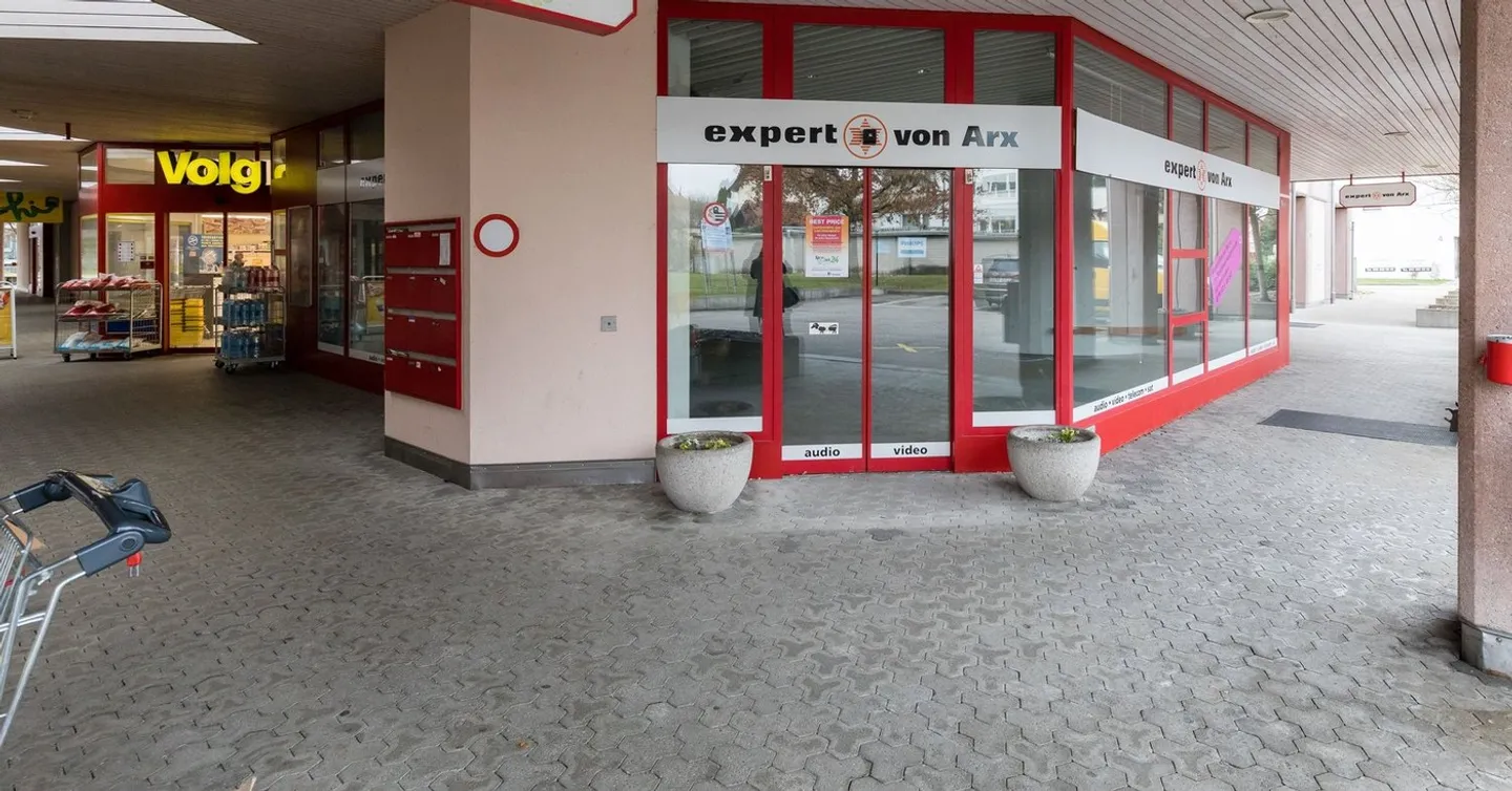 Commercial space for rent in a good pedestrian location - Photo 2 of 3