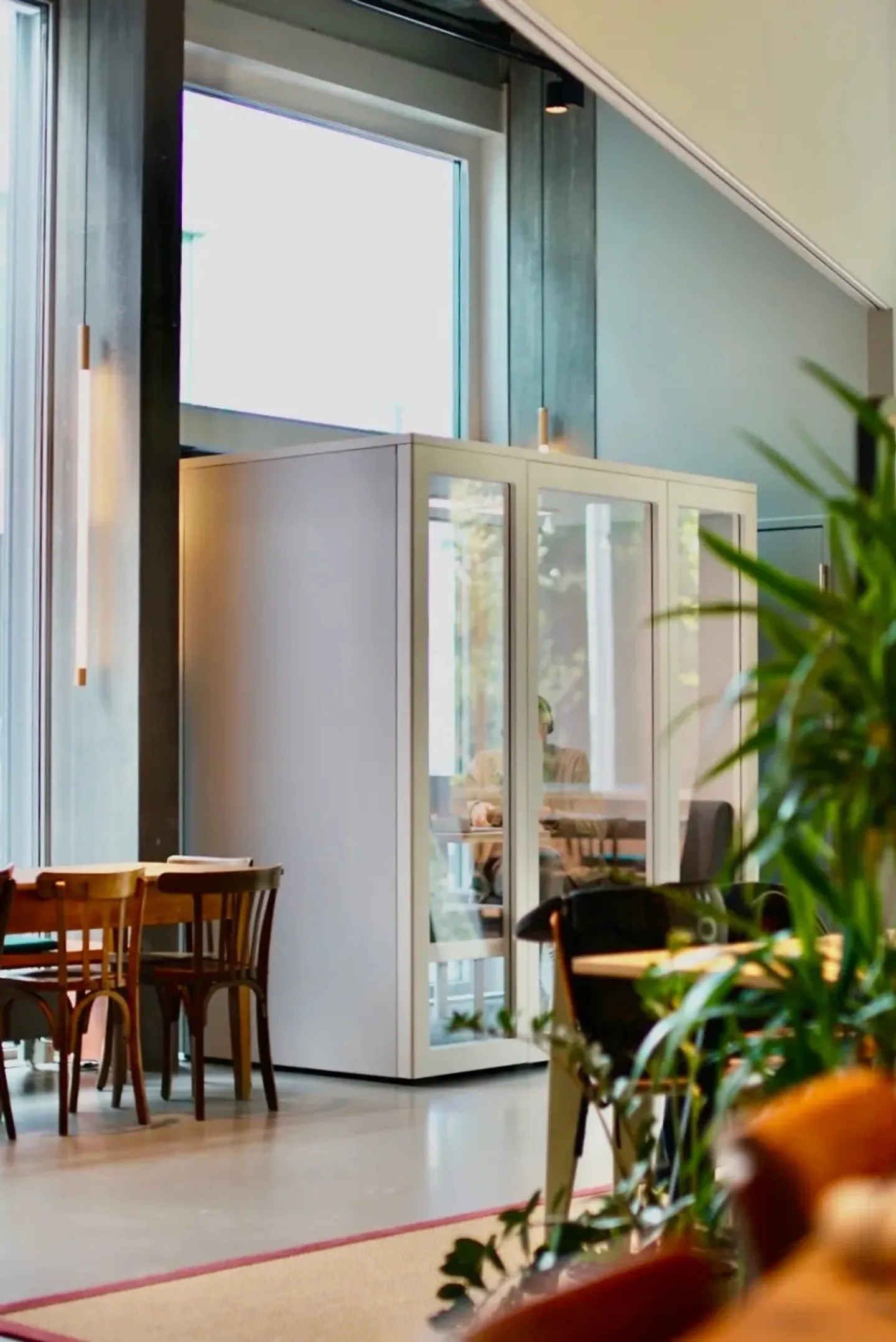 Modernes Büro am Flughafen Zürich - Foto 1 von 12