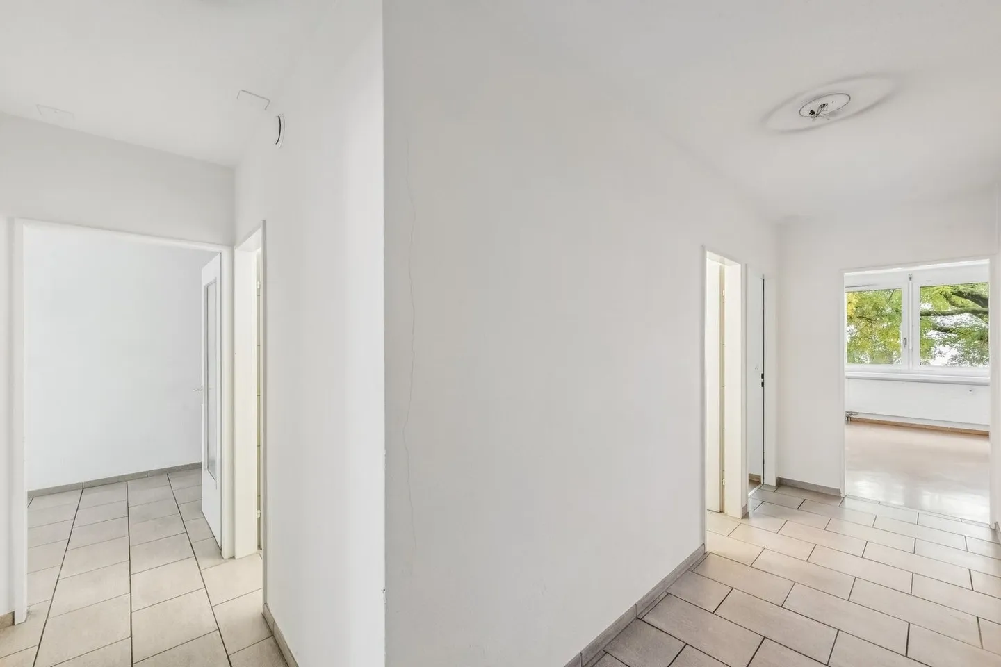 Spazio per uffici/pratiche con opzioni di design flessibili a Gundeli - Foto 2 di 12