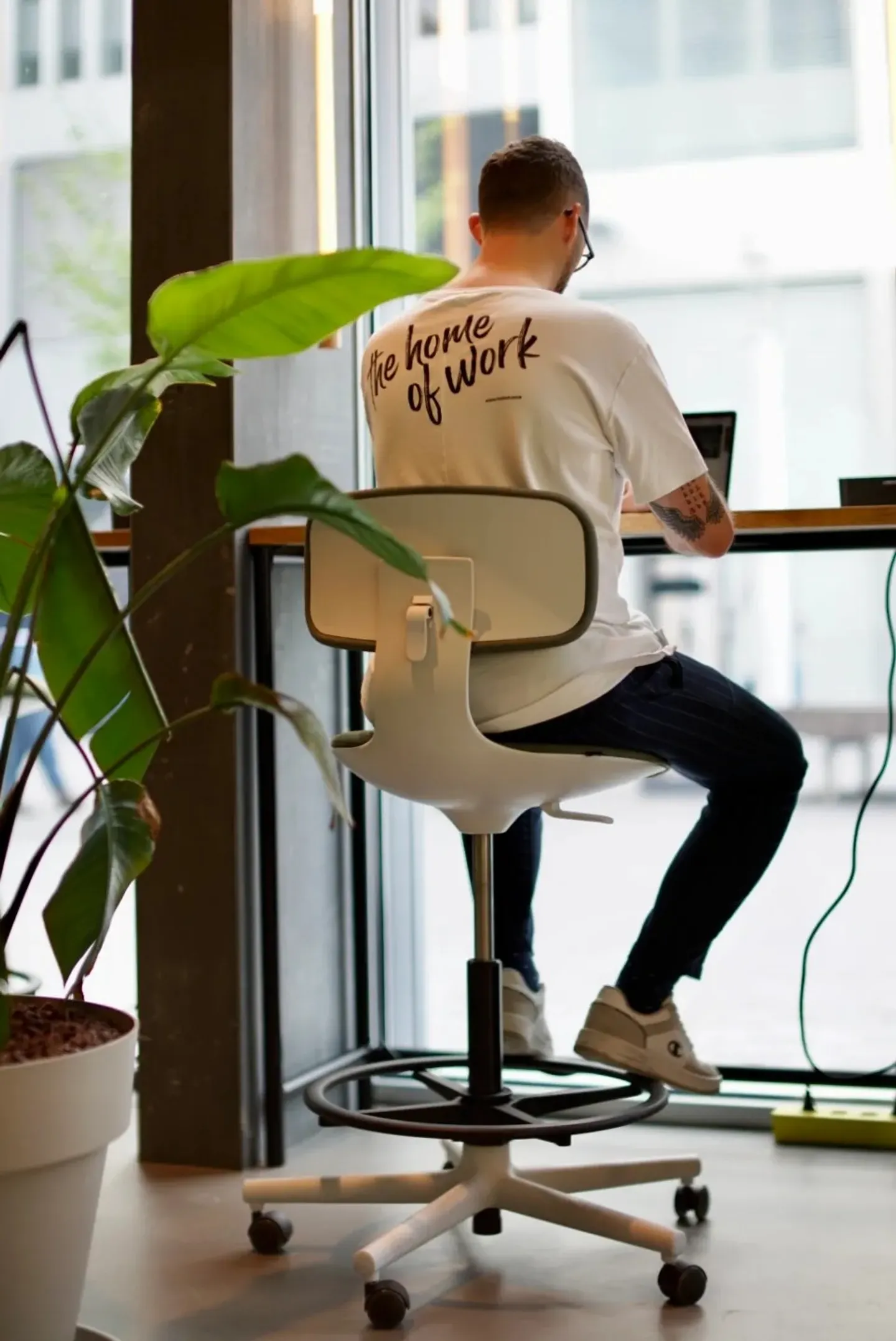 Modernes Büro am Flughafen Zürich - Foto 12 von 12