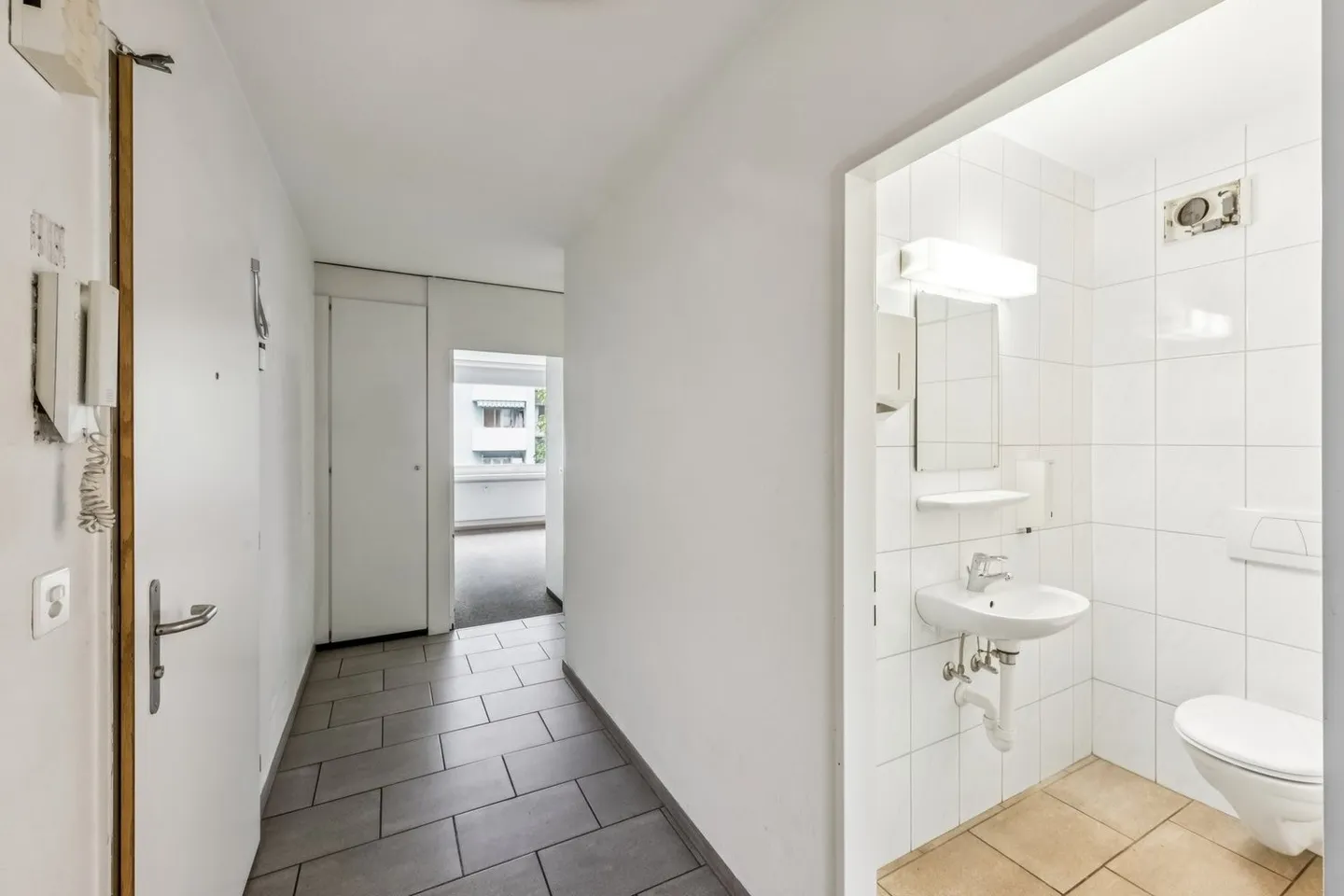 Spazio per uffici/pratiche con opzioni di design flessibili a Gundeli - Foto 3 di 12