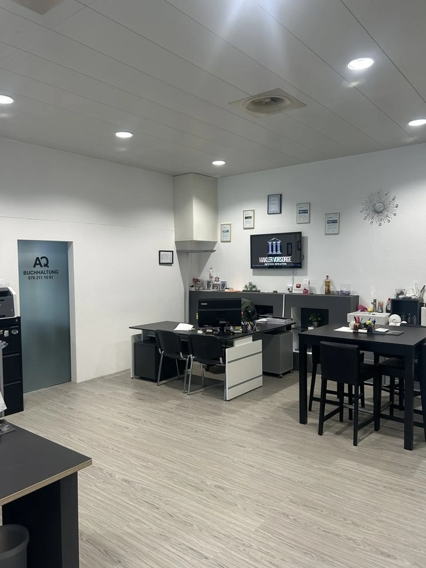 Subtenant - Suitable Commercial Space for the Health Sector - Photo 3 of 8