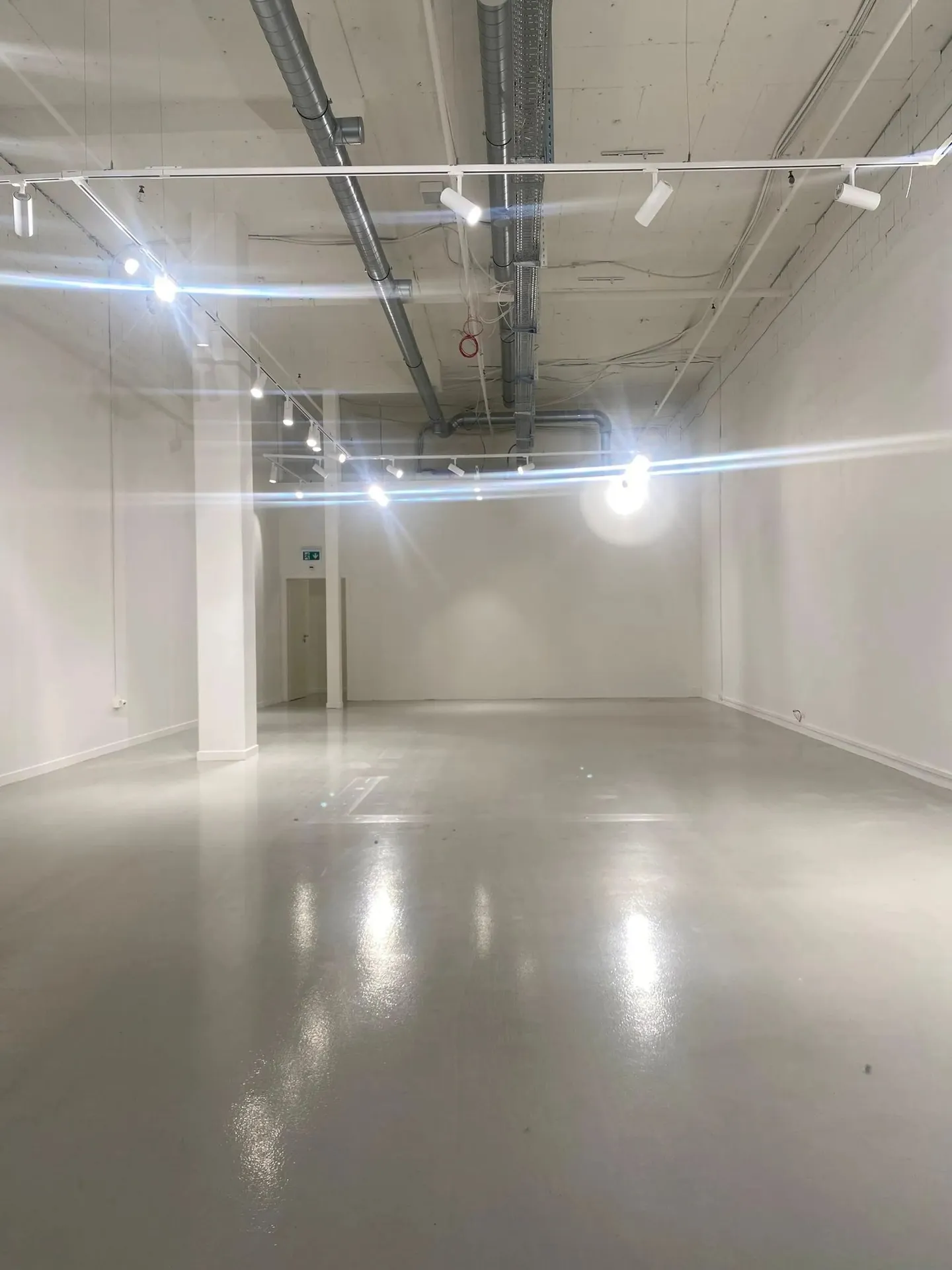 Versatile Commercial Space in Zurich - Photo 5 of 8