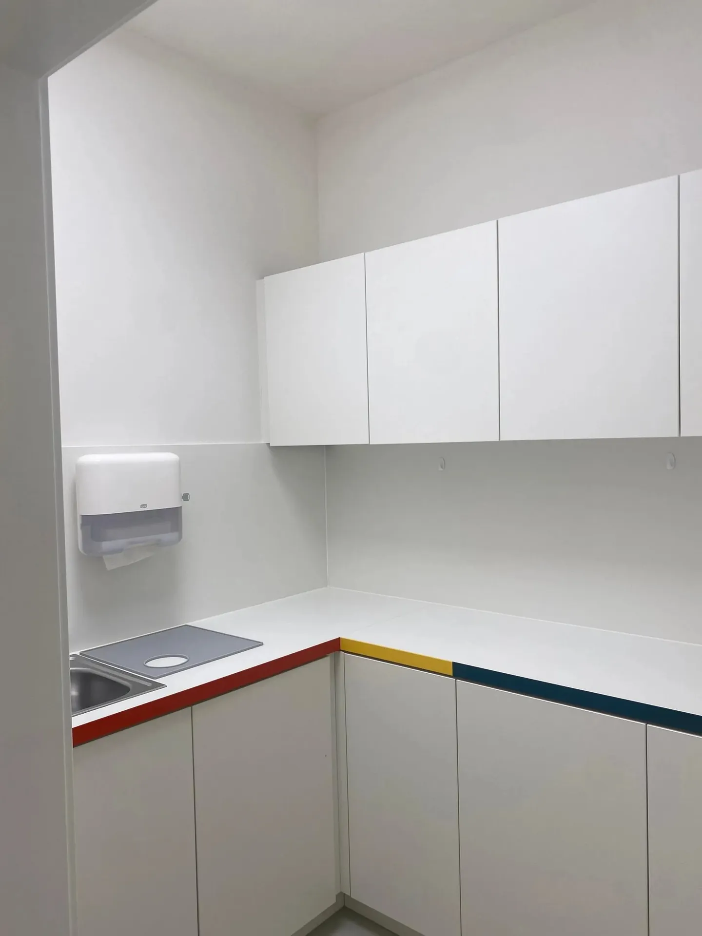 Versatile Commercial Space in Zurich - Photo 7 of 8