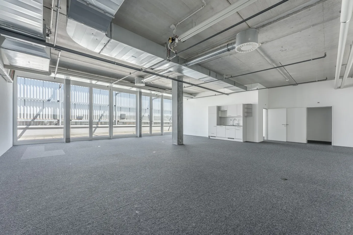 Ufficio con terrazza soleggiata - Foto 1 di 3