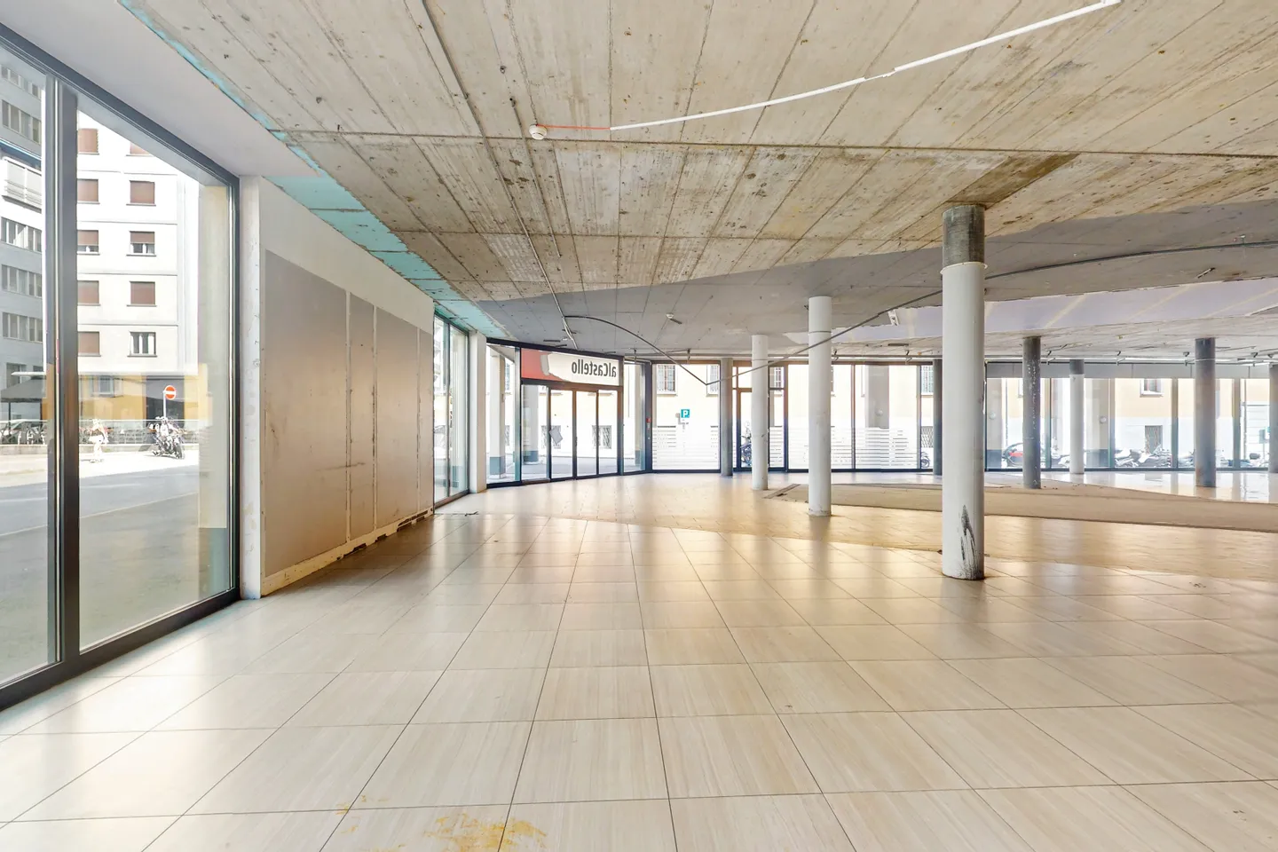 375 m2 Office - Prestige and Functionality in Bellinzona - Photo 3 of 6