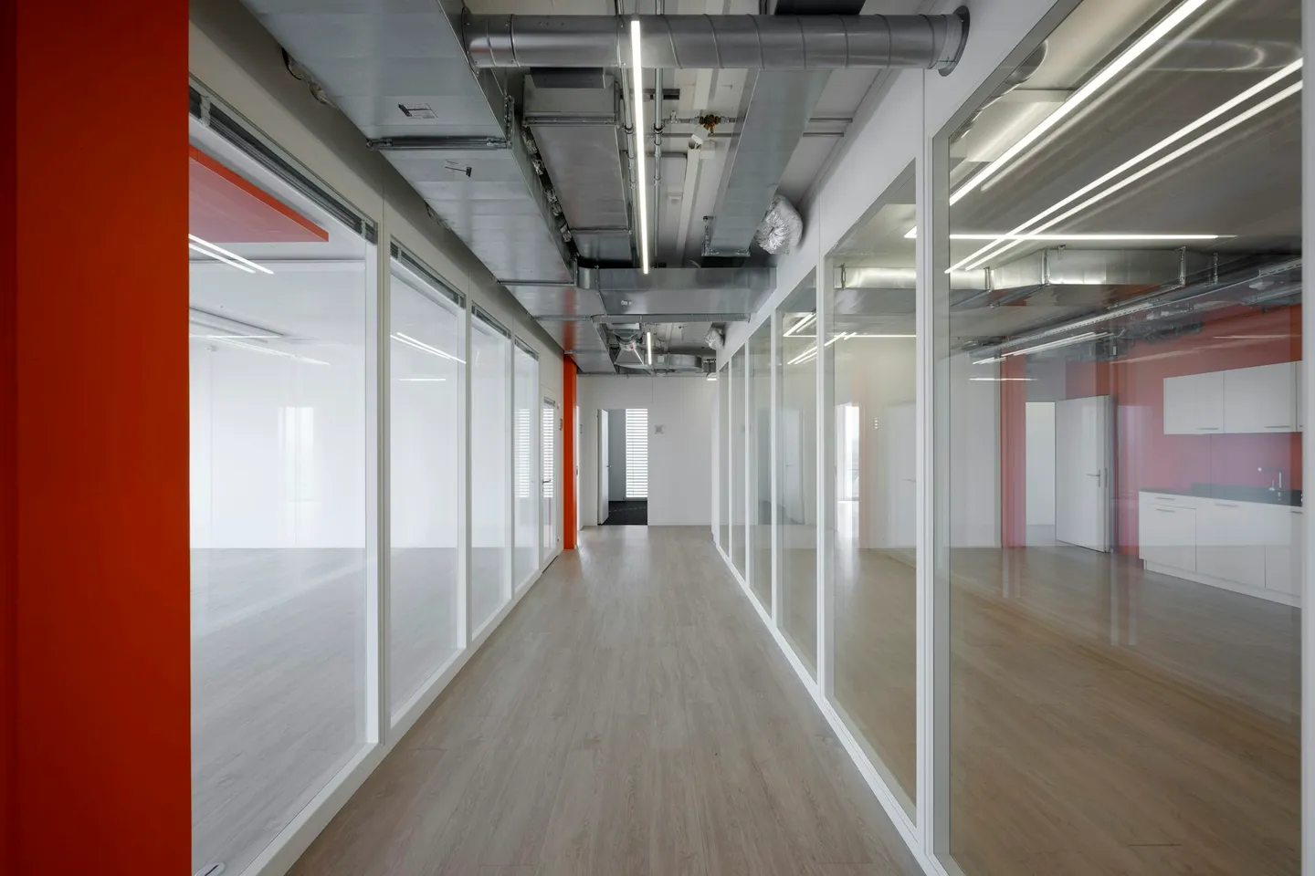 300 m2 o 600 m2 di spazi per uffici premium con vista - Moderno, climatizzato, sostenibile - Foto 5 di 10