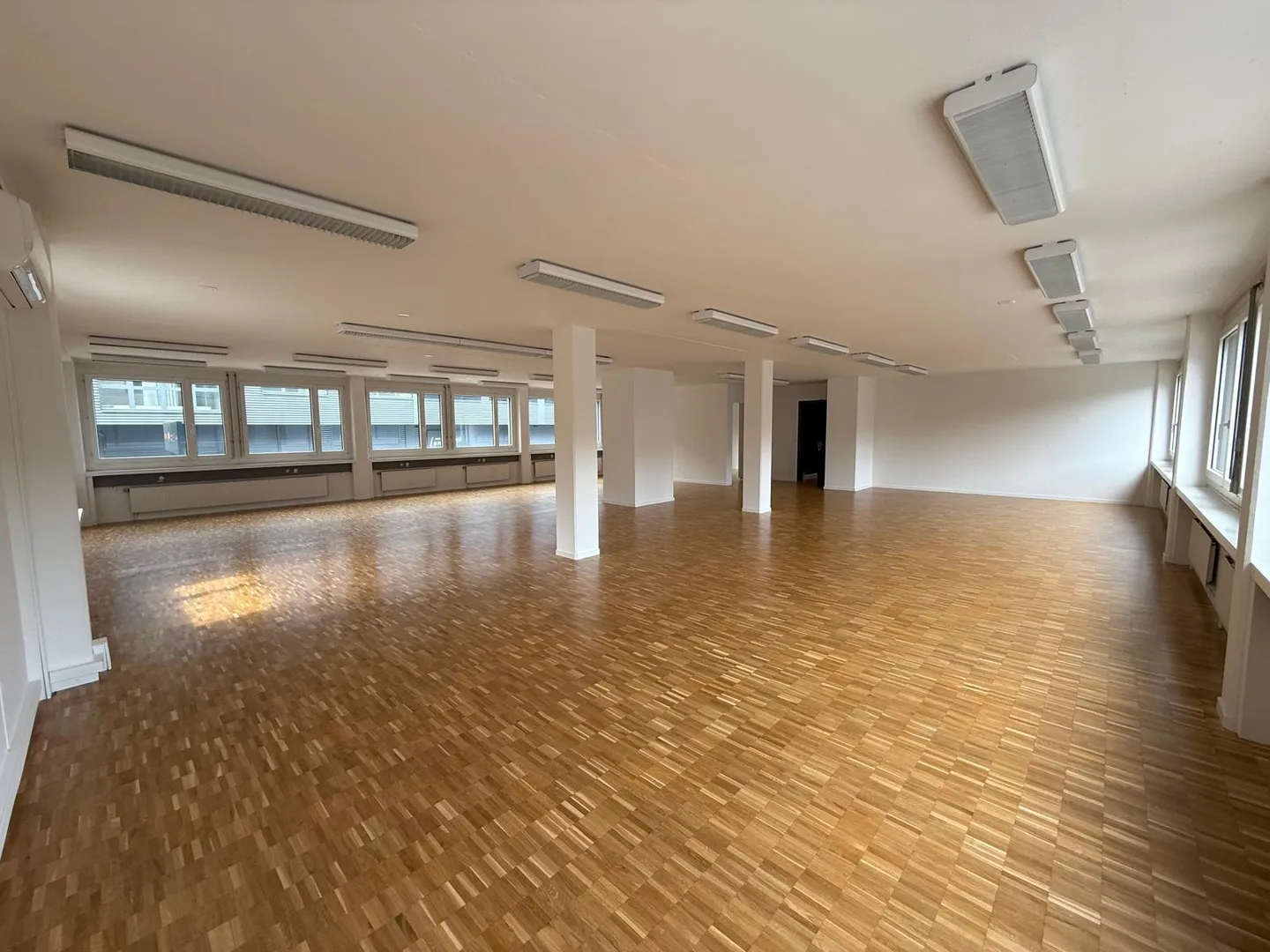 Grosszügige Bürofläche in Dietikon - Foto 1 von 7