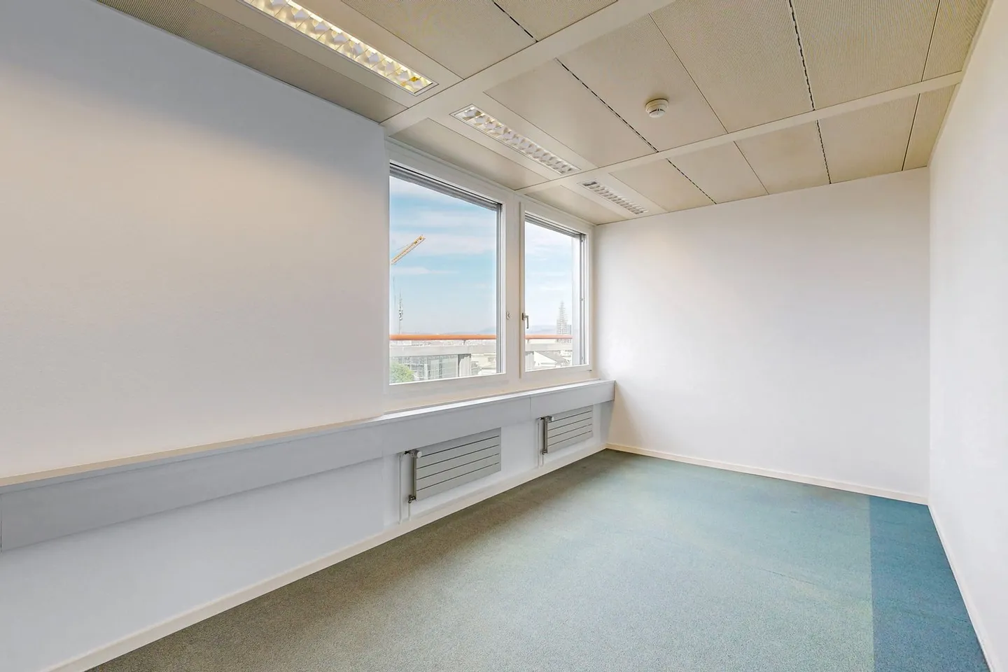 Luminaire et central - Bureau avec grande terrasse sur le toit près de la gare de Bâle SBB - Photo 4 sur 13