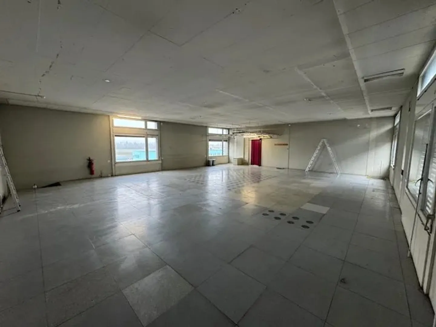 Espace Commercial Spacieux - Photo 2 sur 6