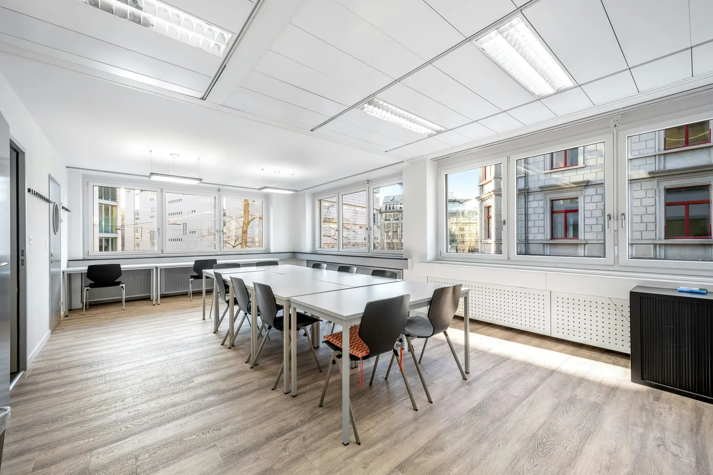 Furnished Office Space (approx. 234 m²) directly at HB Zurich - Top Price! - Photo 6 of 13