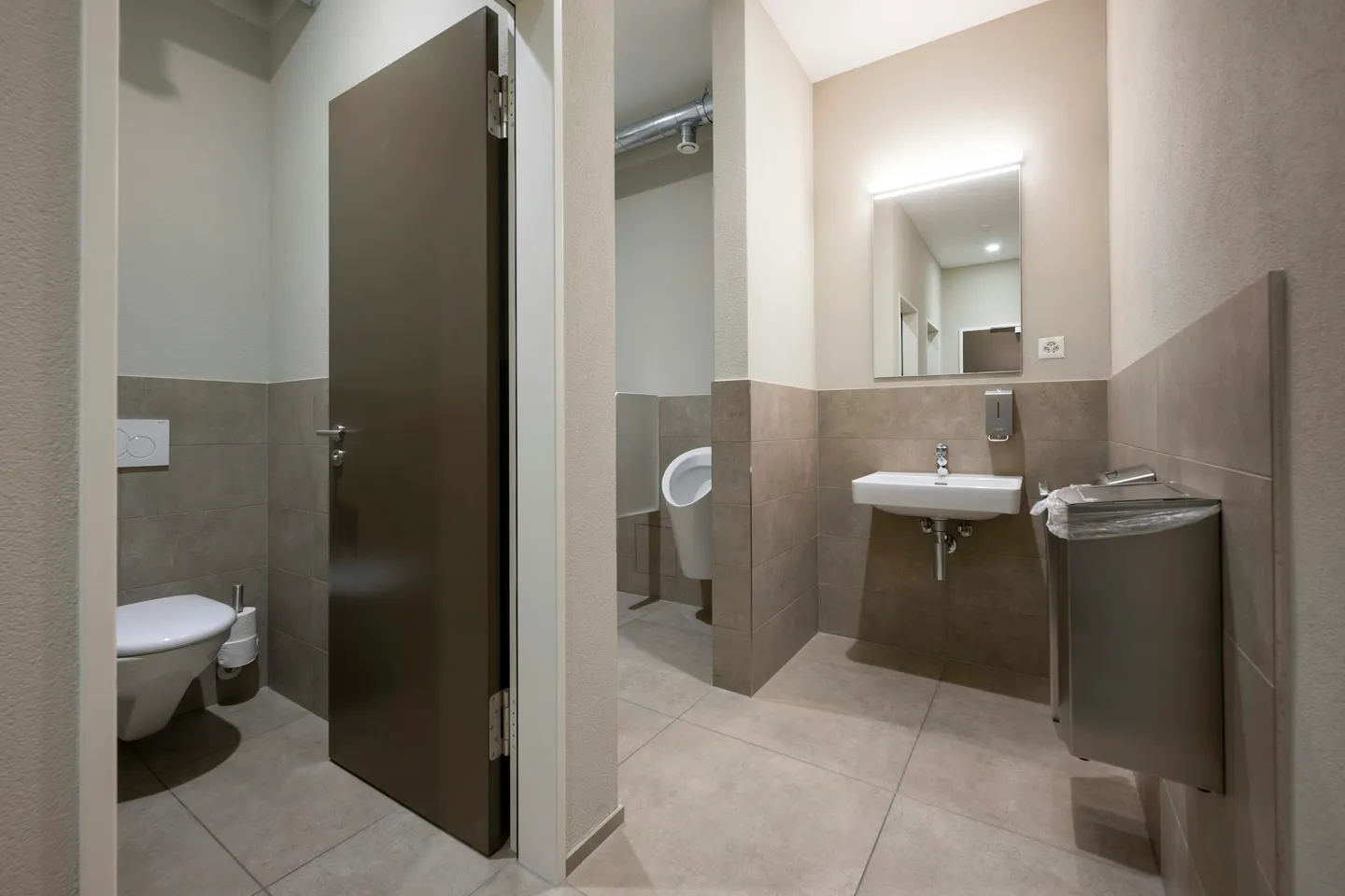 150 m2 or 300 m2 premium office space with a view - modern, air-conditioned, sustainable - Photo 10 of 10