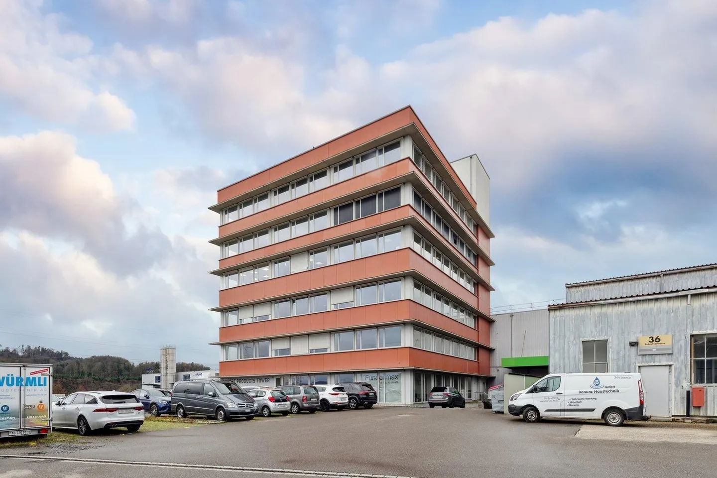 Bright Office Spaces 20-494m² with a View - Photo 7 of 8