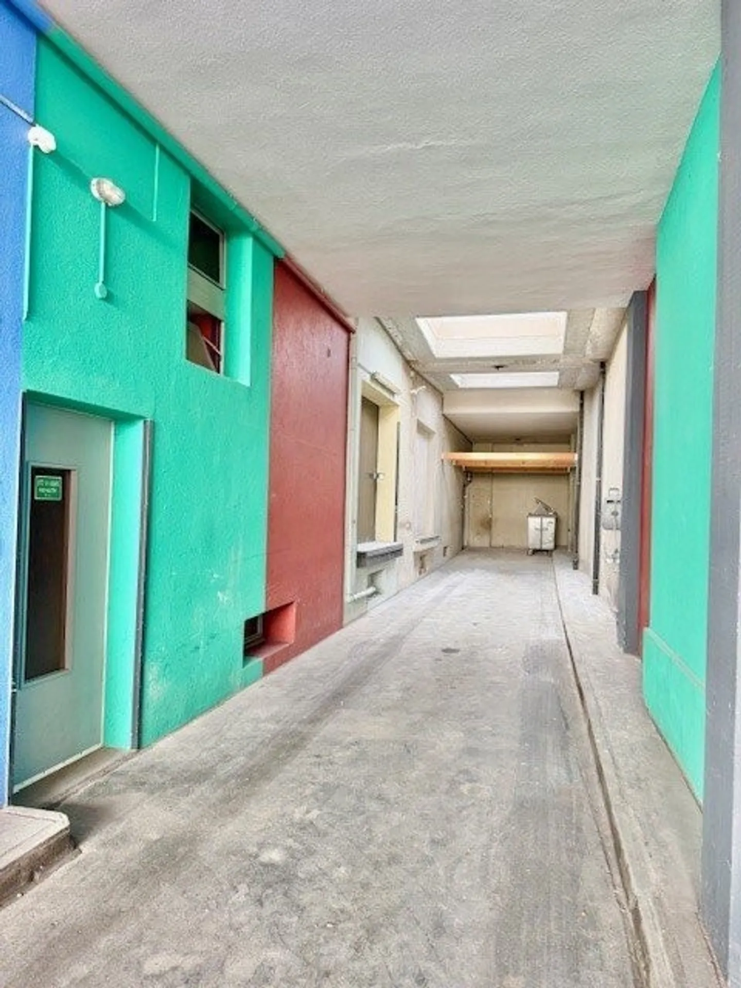 Locali commerciali con ufficio a Gundeli (fino a 475m2) - Foto 11 di 12