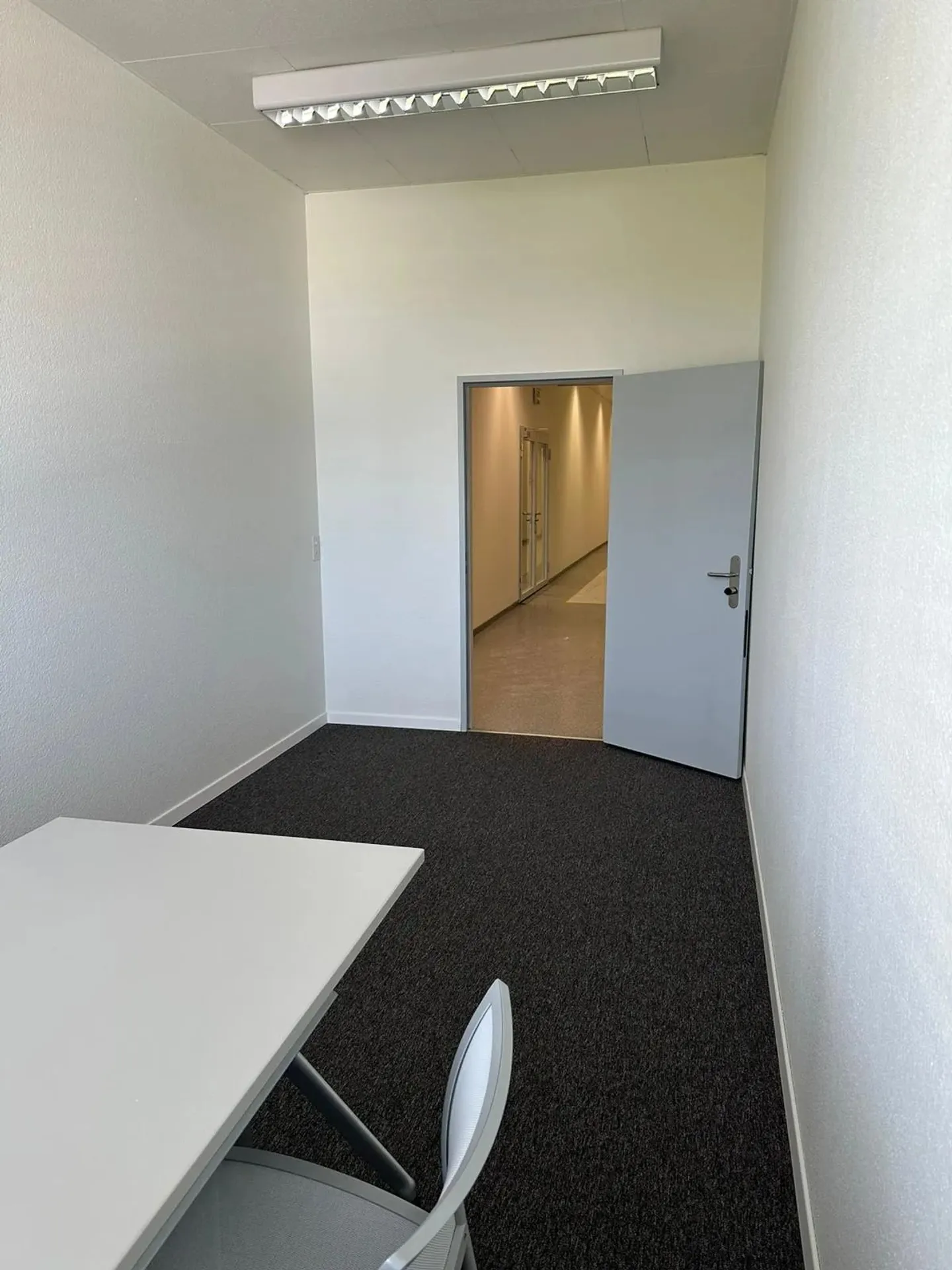 Espace de Bureau Confortable - Photo 6 sur 7
