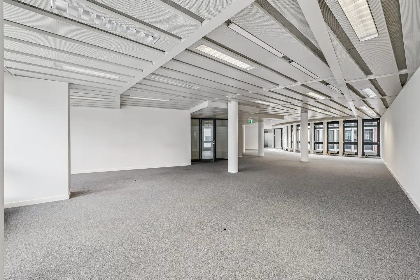 Plug & Work - Ready-to-move-in office space in the center of Basel - Photo 3 of 10