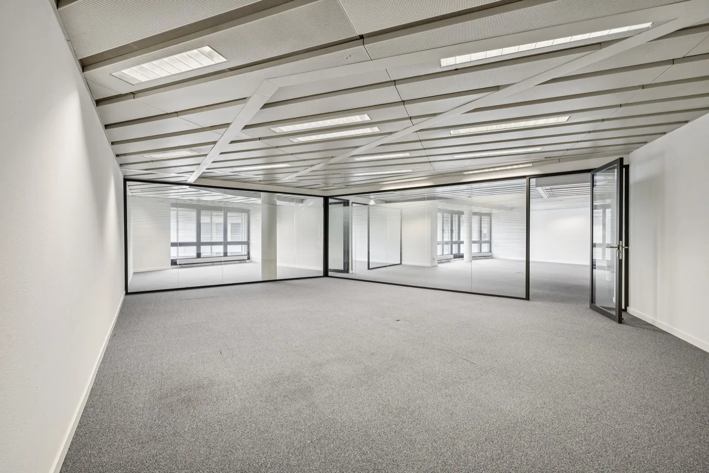 Plug & Work - Ready-to-move-in office space in the center of Basel - Photo 5 of 10