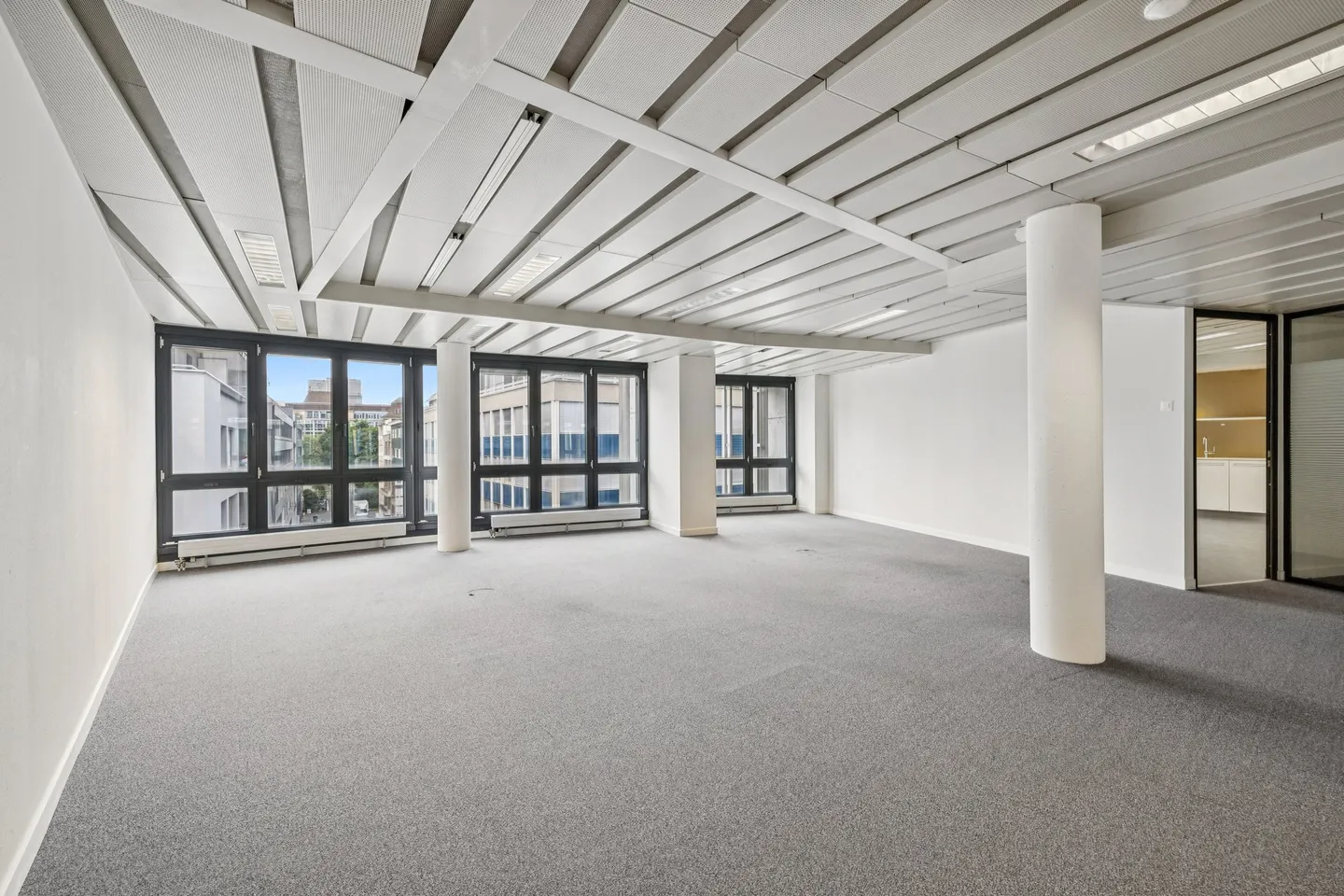 Plug & Work - Ready-to-move-in office space in the center of Basel - Photo 2 of 10
