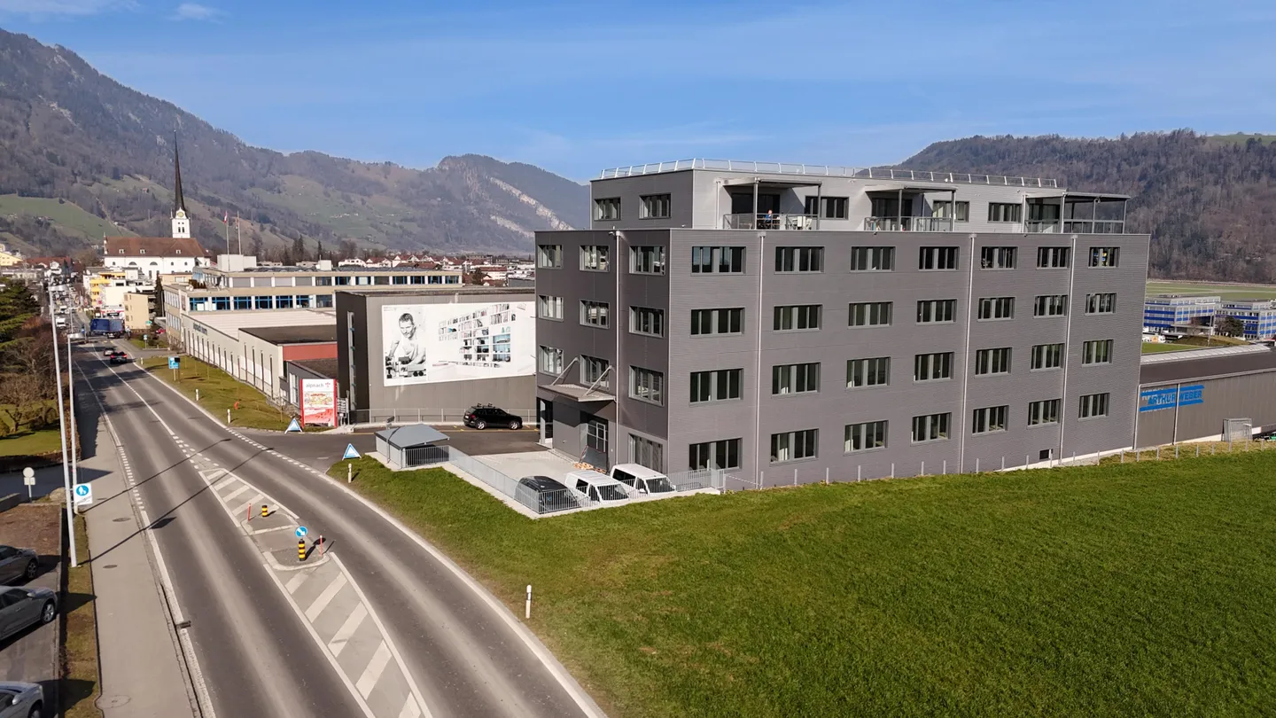 Your Place for Success: Flexible Commercial Spaces in Alpnach - Photo 1 of 7