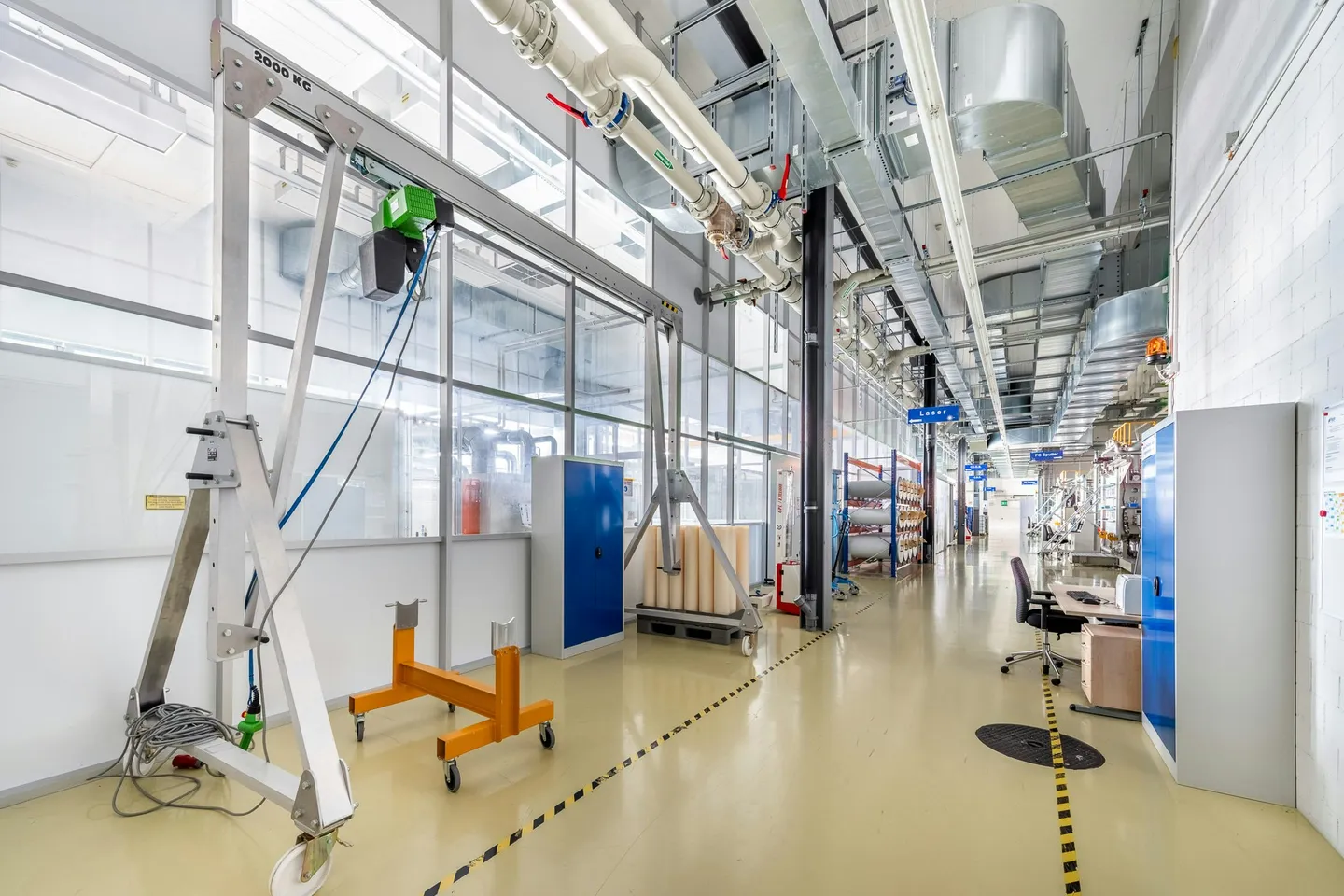 Industrieimmobilie mit hohen Hallen - Foto 2 von 9