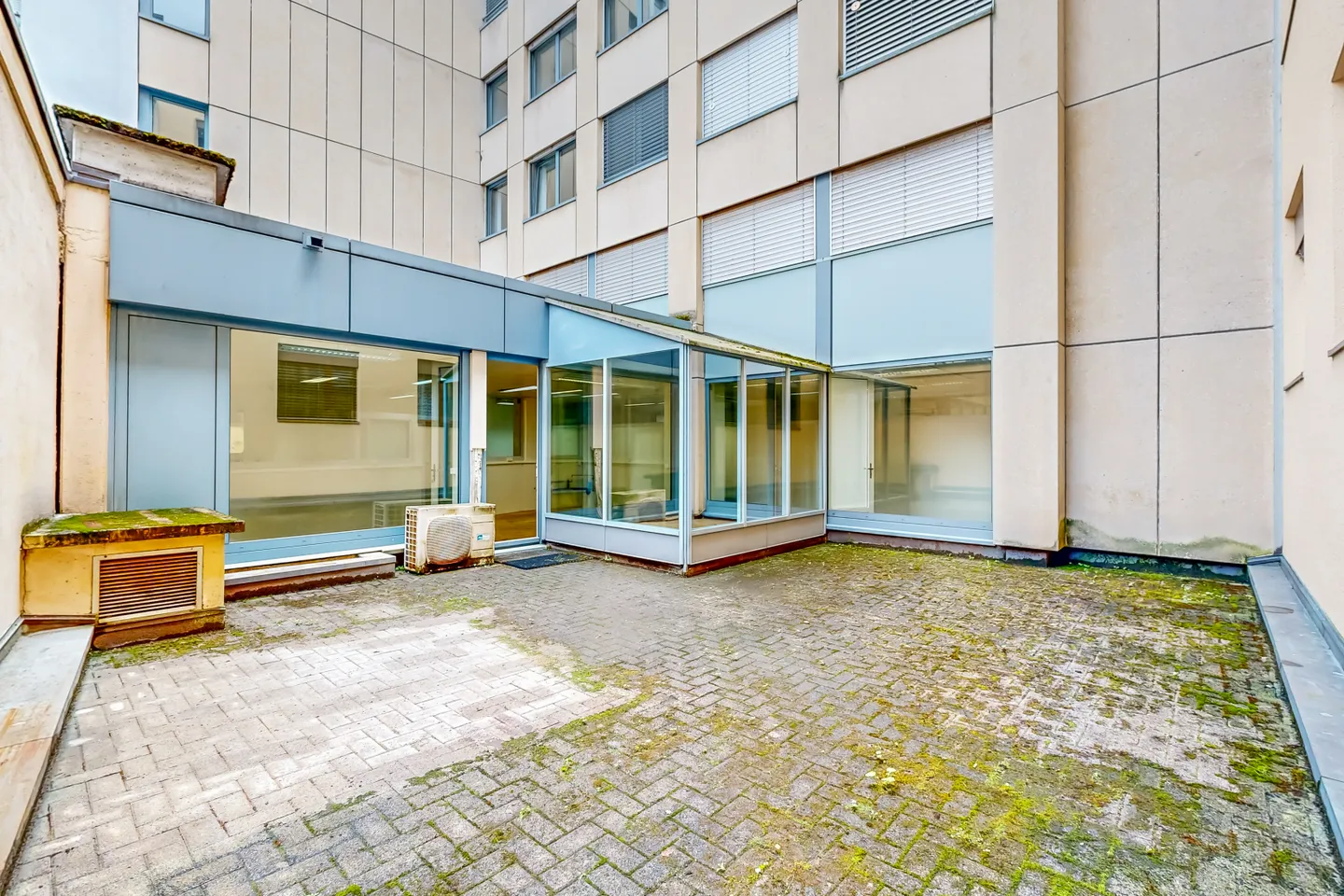 Commercial space on the ground floor of an administrative building - Photo 7 of 8