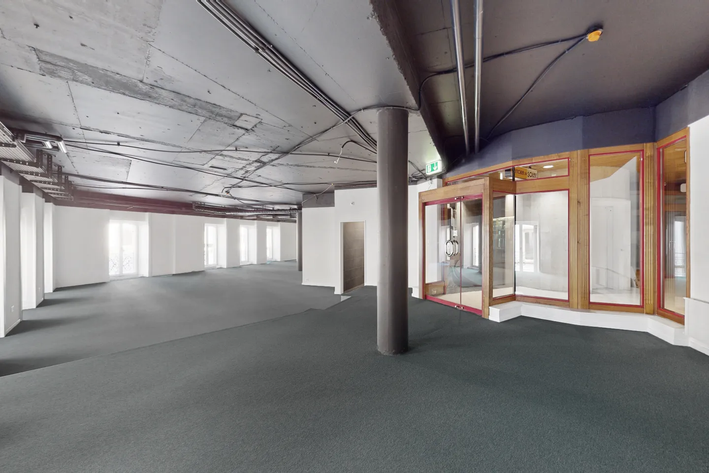 Fully renovated office space in the heart of Neuchâtel - Photo 4 of 8