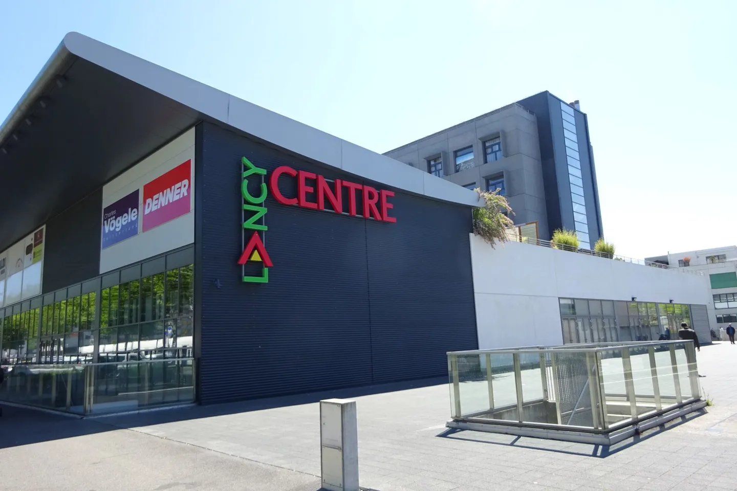 166 m2 surface in the Lancy Centre shopping mall - Photo 6 of 8