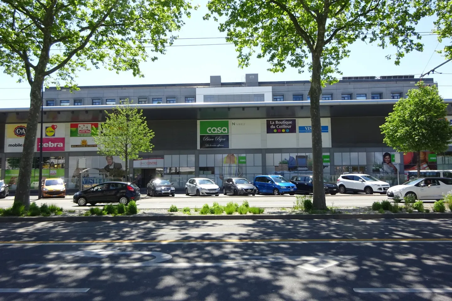166 m2 surface in the Lancy Centre shopping mall - Photo 7 of 8