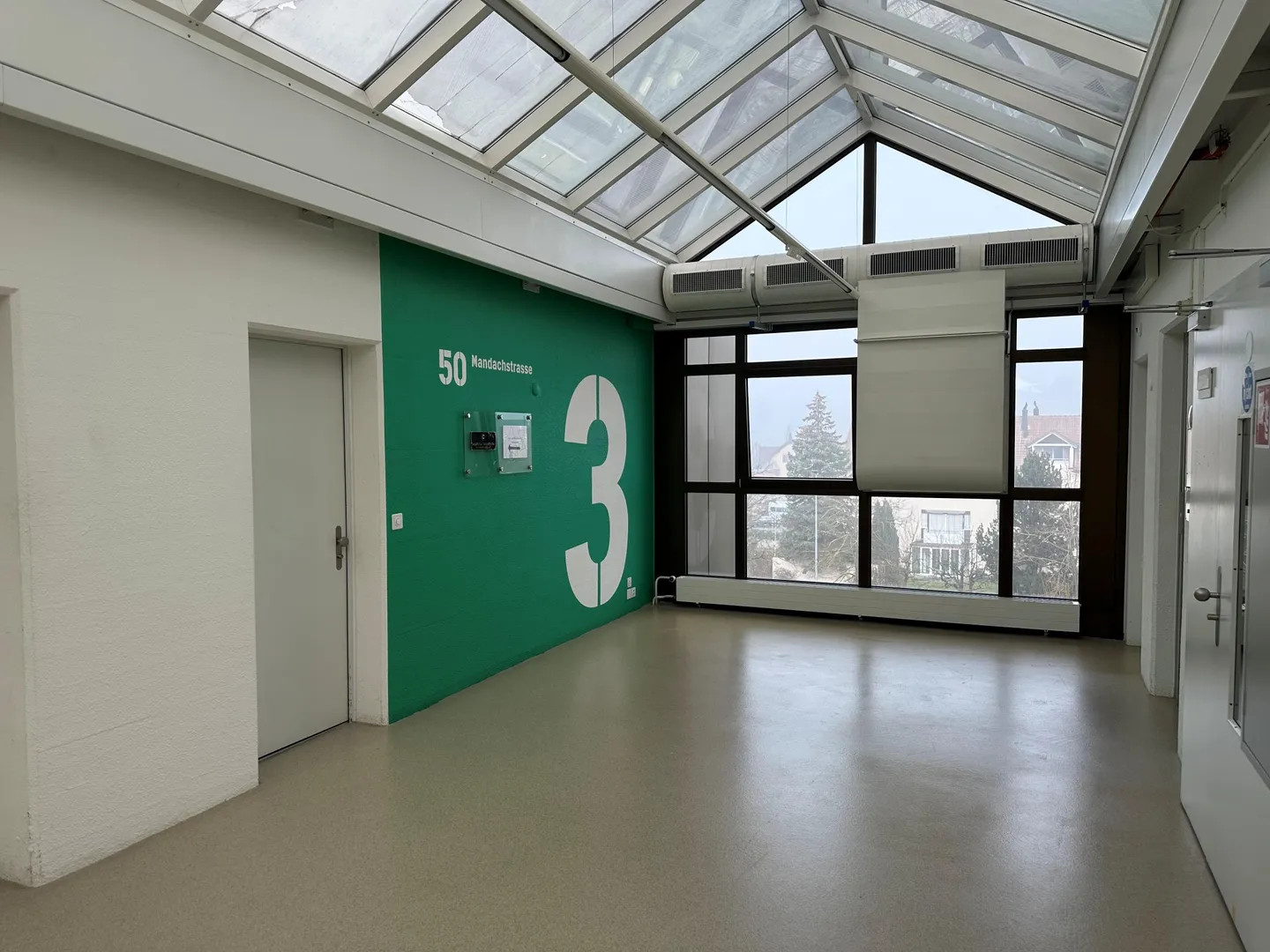 Espace de bureau ouvert disponible à louer immédiatement - Photo 5 sur 6