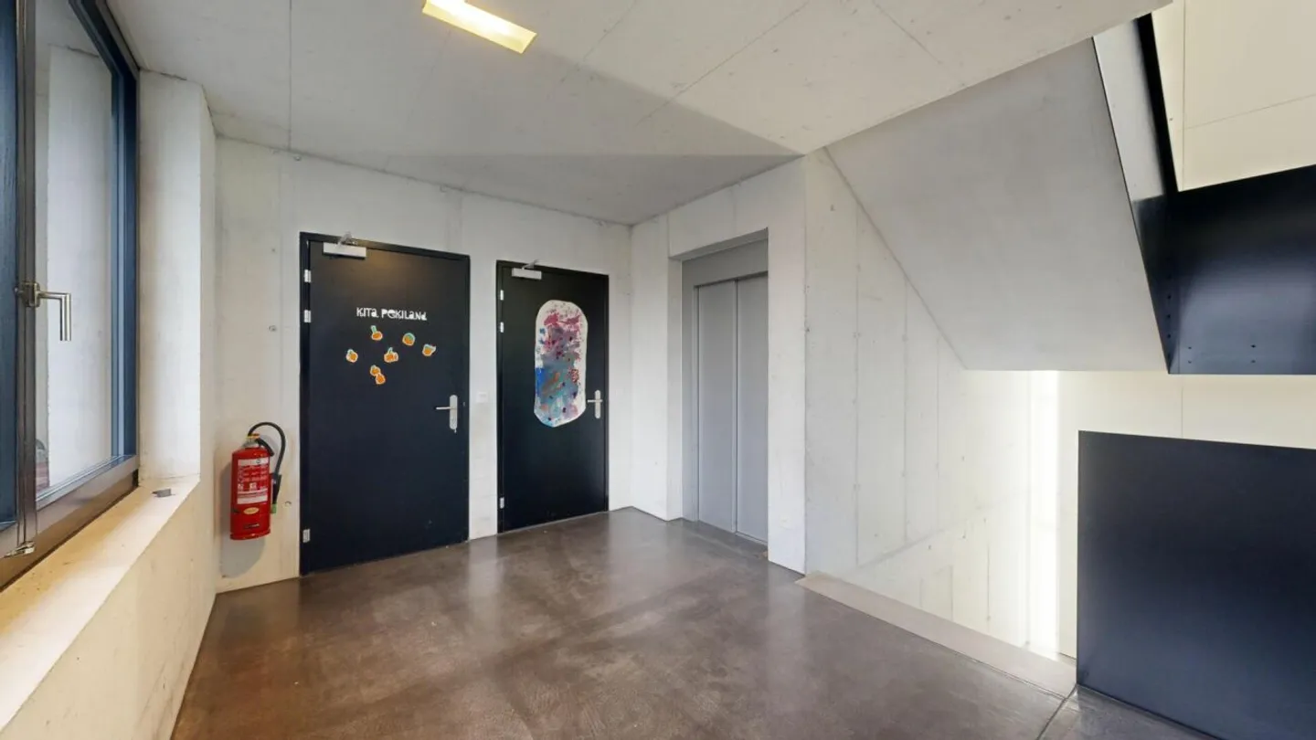 Modern commercial space with 72 m² office area + 41 m² communal area in the distinctive 'Gwand' building in Merenschwand - Photo 12 of 13