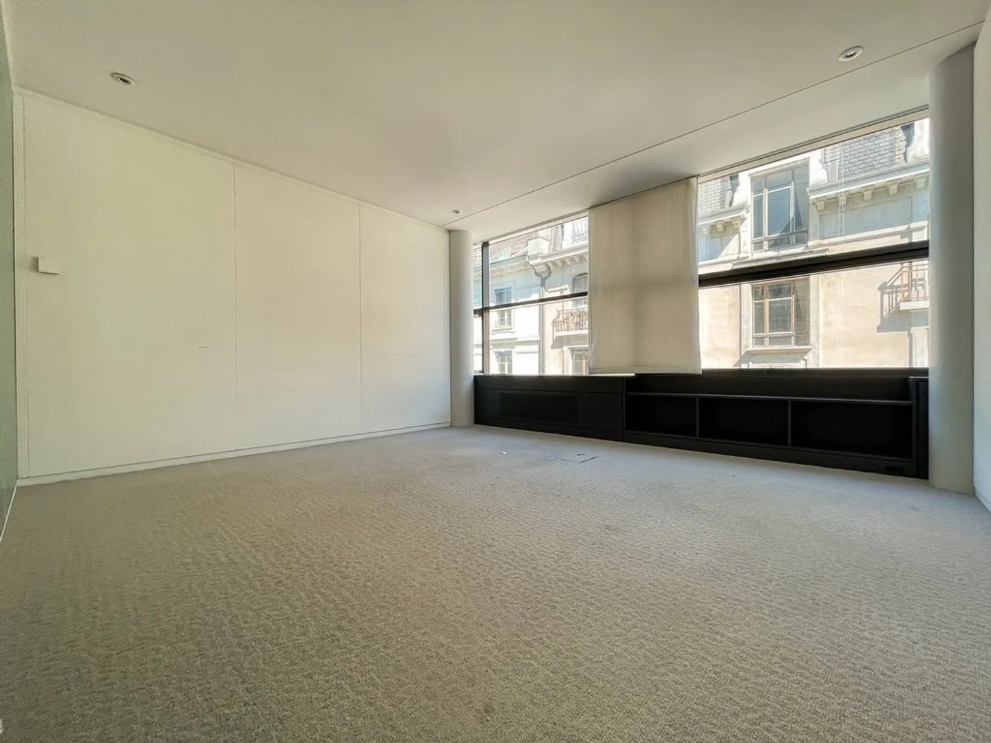 Helles Büro nur wenige Schritte vom See und der Rue du Rhône entfernt - Foto 4 von 8