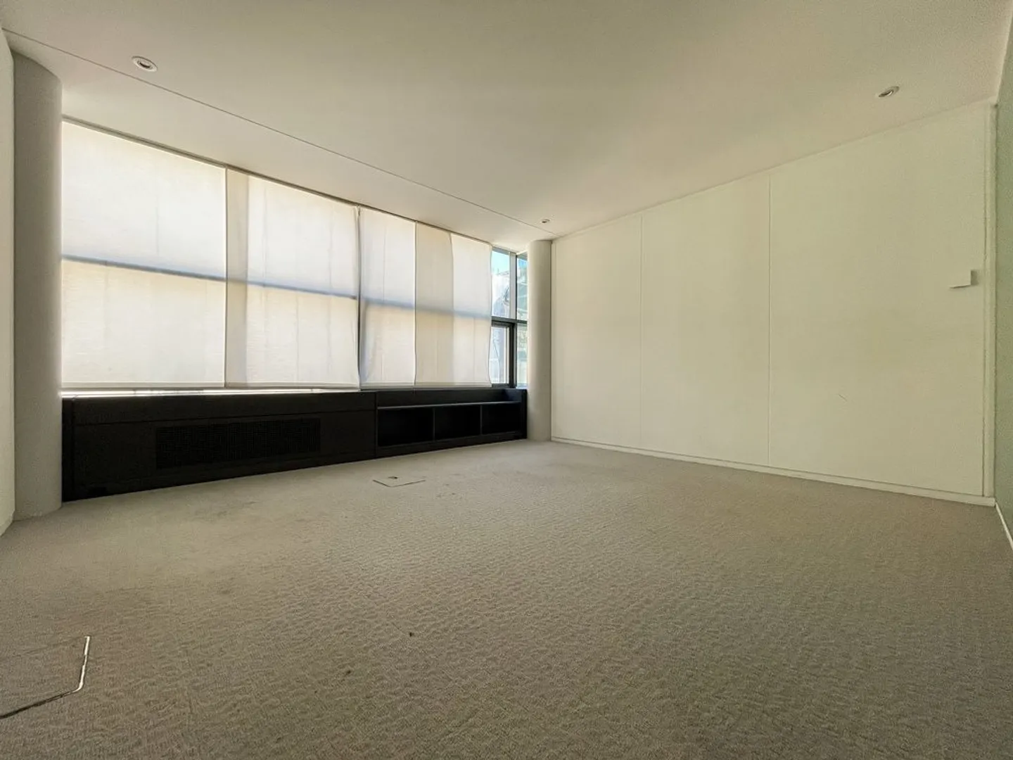 Helles Büro nur wenige Schritte vom See und der Rue du Rhône entfernt - Foto 5 von 8