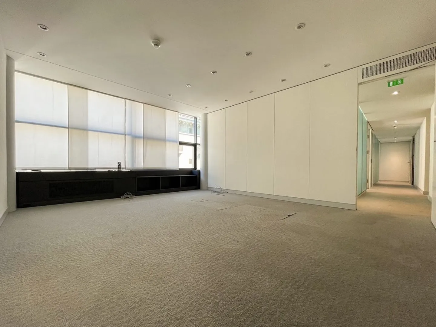 Helles Büro nur wenige Schritte vom See und der Rue du Rhône entfernt - Foto 3 von 8